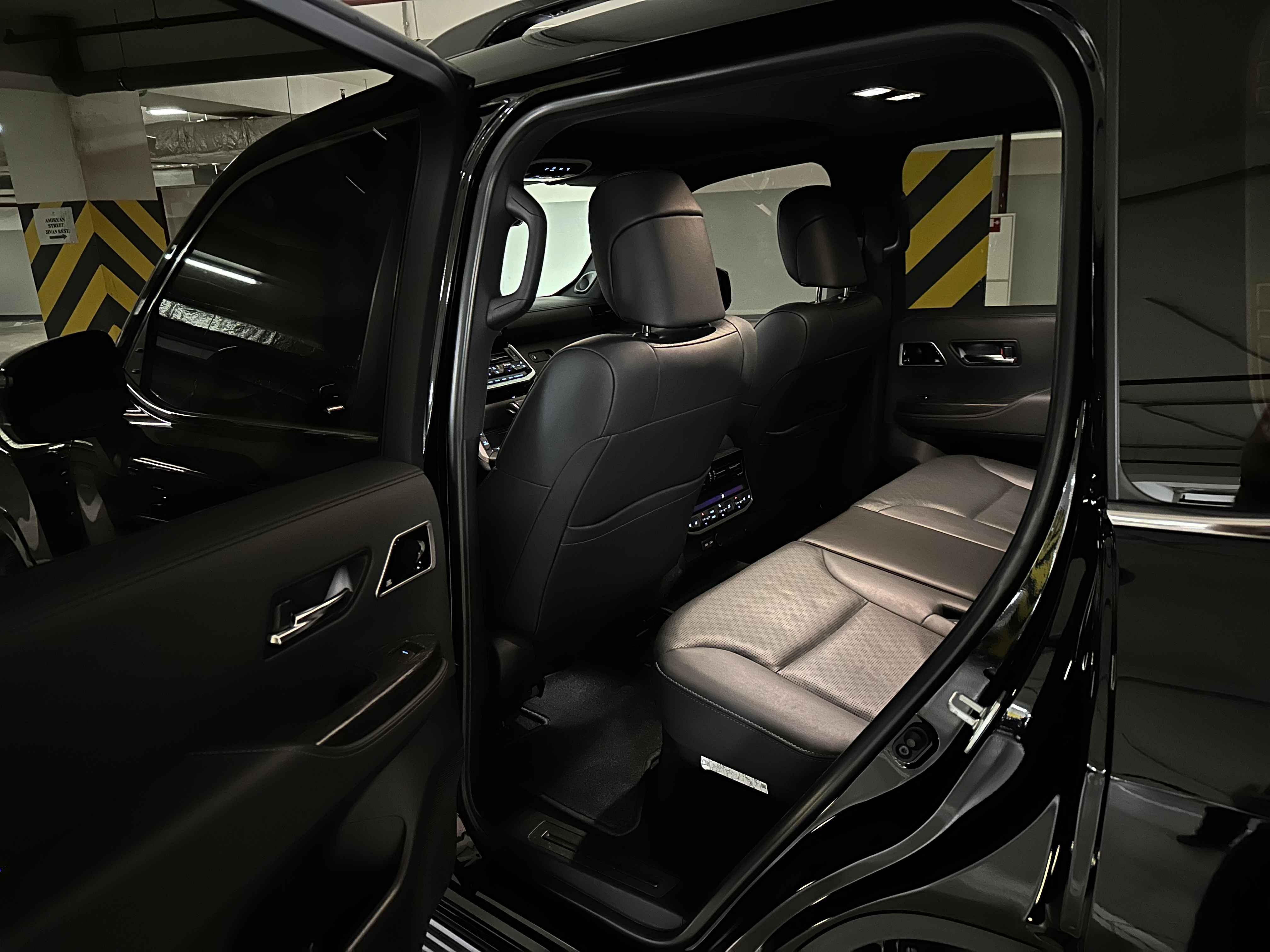 Black Toyota LC300, 2022